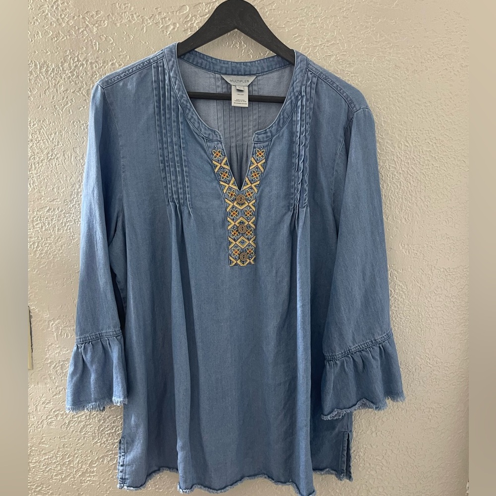 Multiples‎ Women's Denim Blue Blouse with Tan Embroidery Size XL